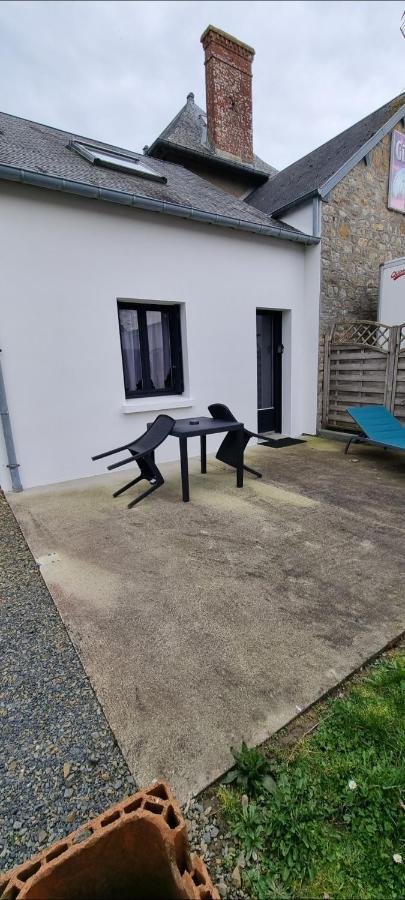 Gites De L'Archange Courtils Exterior photo